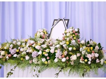 阪南セレモ平安 正社員募集！生花スタッフは告別式や葬儀に関わるお花の準備を行います。
感謝のお言葉をいただける充実感あふれるお仕事です！