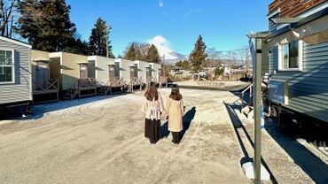 ＼交通費も支給！／
マイカー、バイク、自転車通勤もOKで、
無料駐車（輪）場も利用できます♪
