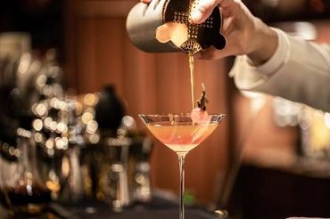 扉を開けるとそこは異空間—
本物志向のオーセンティックバー
トップノートは中区に3店舗あり
それぞれ違った雰囲気も魅力の1つ!