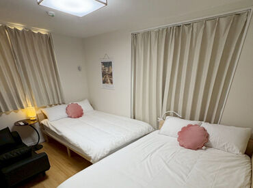 事業拡大につきスタッフを募集中です！
現場にもたくさんスタッフがいるので、
困ったことがあればスグに聞ける環境です◎