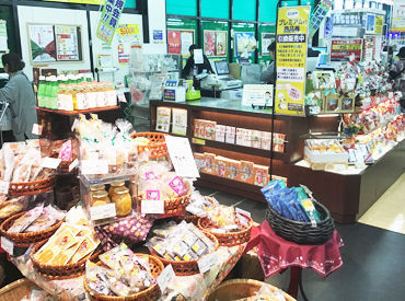 スタッフ同士はわいわい明るい雰囲気♪
初めてでも周りがしっかりサポートしてくれるので安心です！