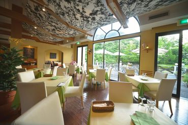 選りすぐりの食材を使った
本格的なイタリアンレストラン♪*゜
庭の緑がキレイな店舗です◎