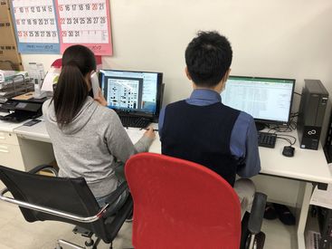 自由な社風なので、髪色や服装なども自由です★あなたの働きやすい格好で大丈夫です！