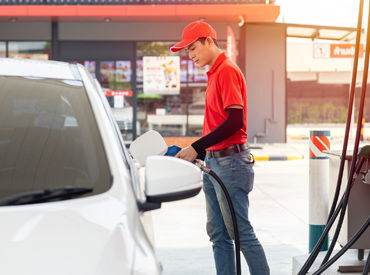 << 未経験歓迎 >>
幅広い世代の方が活躍中◎
優しいスタッフばかりなので、
困っても、頼りやすい環境です!
