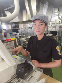 オープニングにつき、10名以上の大量募集中!
学生さん、主婦(夫)さん、フリーターさん大歓迎です!