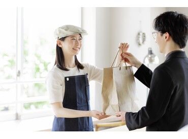 株式会社プレンティー（勤務地：那覇空港） ＼9月末までの期間限定♪／
国内外から訪れる多くのお客様と接するため、毎日新鮮な気持ちで働けます◎
※画像はイメージ