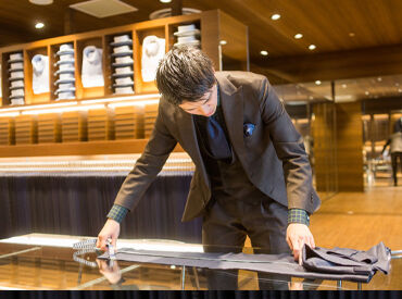 お客様のご希望にピッタリなスーツをご提案!
普段の生活でも役立つ
スーツに関する知識も身につきます◎