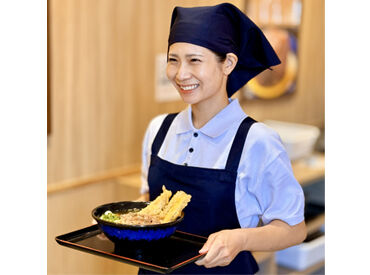 資さんうどん　こてはし台店＜480317＞ ＼バイトデビュー歓迎！／
資さんうどんで一緒に楽しく働きましょう♪
履歴書不要でOK◎