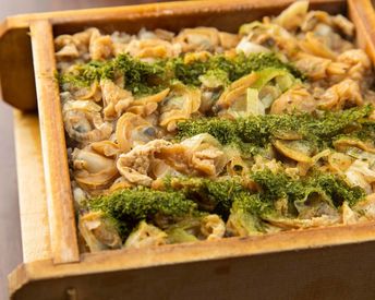 当店は、深川めしや炉端焼き等の食事に合う
＜純米酒＞も豊富に取り揃えています♪
お酒を学びたい方にもオススメです！