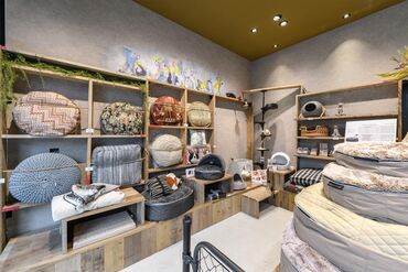paw's living カメイドクロック店 ＼動物好きさん必見☆／
店内にはペットとの暮らしが充実すること
間違いなしの国内外の商品が多数♪