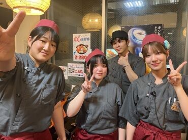 居酒屋　瑠玖＆魚平 大学生さん活躍中です‼
各種メディア取材も多数で有名人にも会えちゃうかも!
スタッフは皆超仲良し♪一緒に働くことが楽しみに