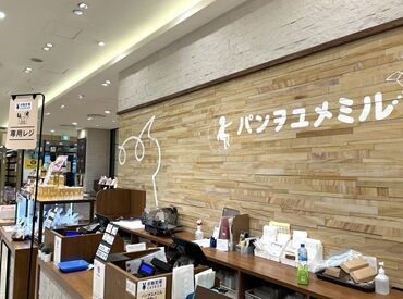 フリーターや学生さんも活躍中！
シフト融通抜群なので
プライベートとの両立◎
土日・夕方以降のスキマ時間にも働けます！