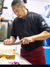 観光客・地元の方に大人気☆
お店の周りは大絶景♪きれいな海
【西の浦イカ活造り　波平】