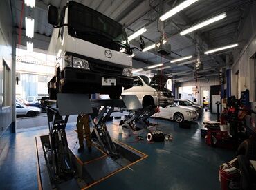 河内屋自動車工業株式会社 経験がある方はもちろん、未経験もOK☆
「どんな職場か不安だな」という方は
職場見学もできるのでお気軽にご相談ください♪