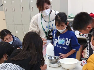 株式会社学研ココファン・ナーサリー（勤務地：足立区千寿第八小学校内学童保育） 20～60代のスタッフさんが活躍中☆
皆さん気さくで優しい方ばかりです♪
共通しているのは≪こどもが好き≫なこと！