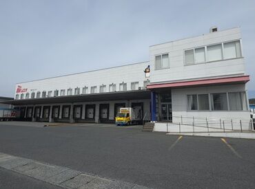 株式会社ムロオ　東広島第５センター 年間休日110日！シフトも3パターンから選べるので
働きやすい環境です♪