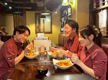 絶品まかないは300円！！
日替わりで毎日美味しいメニューが楽しめる★
一人暮らしの学生さんには堪らない…！