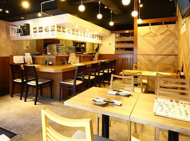 すし酒場したまちや　本店 勤務開始は13時～なので、朝の通勤ラッシュとは無縁★
夜も24時までと遅くなりすぎない時間で生活面も安心です♪