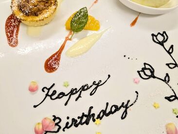 誕生日や記念日ディナーなどで大人気のお店です!
おしゃれな店内やお祝いの雰囲気で、
働いているスタッフまで幸せになれる!