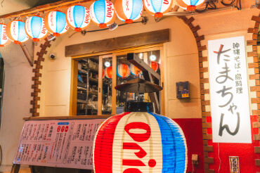 沖縄そば・島料理 たまちゃん 梅田や難波に系列店が多数♪
あなたもどこかに行ったことがあるかも…！？
「お客さんとして来てたんです！」そんなキッカケも◎