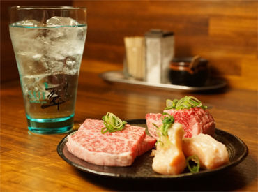 *タッチパネルでの注文
*一品ごとの注文・提供
飲食店・ホールのお仕事が初めてでも
落ち着いて接客できる環境です♪