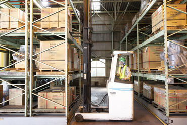 水道管や建築資材の物流関連業務♪
ピッキングや仕分け、フォークリフトでの入出荷作業など
幅広いスキルを身に付けられます!