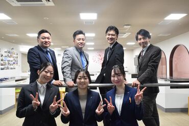 興学社高等学院　新越谷校 まずは授業補助から始めましょう♪
スタッフの平均年齢37歳
若い世代も活躍しています！
眠っている資格を活かしたい方も◎