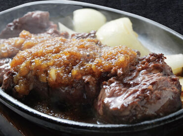 ＜美味しいステーキでお客さまをHAPPYに♪＞
地域の方・県外の方・海外の方など、
毎日たくさんのお客さまが来店されます◎