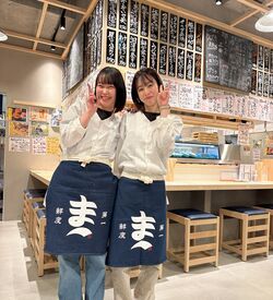 ＼オシャレな店内で楽しくオシゴト／
当店のポイントは・・
＊スタッフの仲の良さ
＊オシャレ自由
＊充実な福利厚生