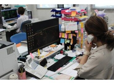 ◆残業ほぼなしで働きやすい！
勤務時間は9:00～17:30で、
月平均の残業は20時間程度。
ワークライフバランス重視の職場です◎
