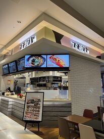 未経験歓迎♪
高月給35万円以上＆希望の勤務地で働けます！
シフト希望も通りやすいから私生活も◎
※画像はイオンモール天童店