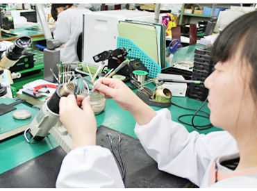 座ってお仕事なので、身体への負担も少なめ♪
主婦やフリーター、学生さん等…
幅広い方が活躍中◎