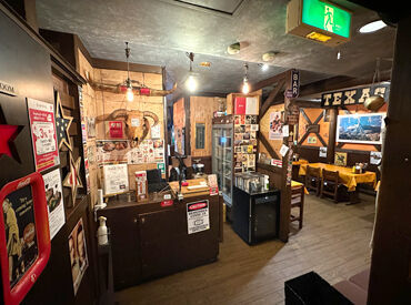 【アメリカンな店内】渋さのなかに遊び心を取り入れた、
店長こだわりのインテリアが自慢★
写真じゃ収まりきらない雑貨にも注目