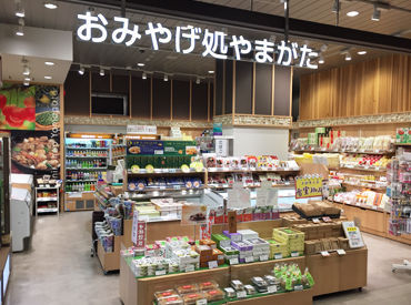 お仕事は難しくありません！
未経験の方も、アルバイト初挑戦の方も
みなさま大歓迎です★