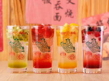 ＼自分らしく楽しく働きたい人集まれ～！／
髪色・ピアス・ネイル自由！
SNSで話題のお店！新しい自分に出会えるかも!?