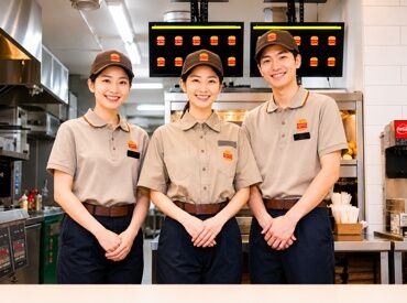 バーガーキング パルティ・フジ衣山店 スタッフ同士は和やかで、分からないこともすぐ聞ける雰囲気♪
初めての方もすぐになじめる環境です！