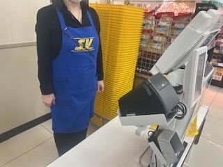 スーパーバリュー ロピア松原店 レジ操作はバーコードを読み込むだけ♪
お金のやり取りがないので
安心して業務に取り組めます◎