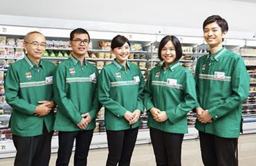 ≪昇給や賞与あり≫
頑張りはしっかり給与に反映します!
レジの操作や接客なども基礎から丁寧にお教えします◎