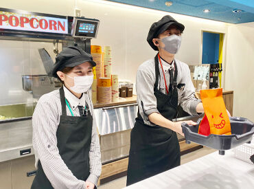 映画好きには嬉しい特典、従業員鑑賞制度あり☆彡
お仕事しながら、いち早く映画情報もcheckできちゃう♪