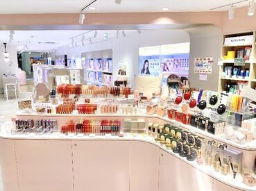初バイトや販売未経験の方も大歓迎！
「韓国が好き」「美容が好き」「オシャレが好き」そんな応募理由でOK♪