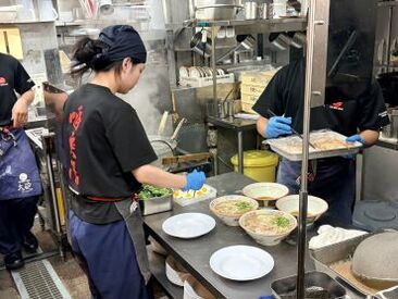 ラーメンを学びながらキャリアアップ可能！
習熟度に応じて役職＆給与アップ◎
明確な評価基準のもと
頑張りを評価します！