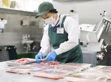 クスリのアオキ　鷲塚店 ＜車での通勤もOK！＞
家の近くで働きたいけどご近所さんにバレたくない…
そんな方も裏方モクモク作業でそんな心配ナシ★