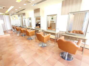 スタッフ同士の距離も近く、穏やかな雰囲気の職場だから、初めてでもすぐになじみやすい環境です♪