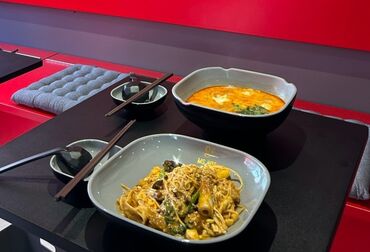 「初バイト」「久しぶりの仕事」も大丈夫！
自分のペースで続けやすいお店で一緒に働きませんか？
絶品まかないも無料♪