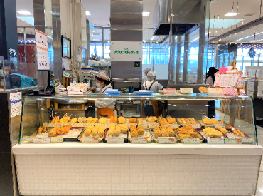 大和コロッケの店 西大寺店 まずは＜商品の名前を覚える！＞ことから始めましょう♪
丁寧な研修もあるので未経験でも不安に思わないでくださいね！