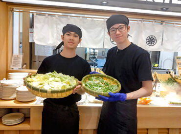 しゃぶ菜　ららぽーと新三郷 ＼未経験歓迎★／
美味しいしゃぶしゃぶ&すき焼きの人気店！
バイトデビューの先輩も多数♪
福利厚生にも注目◎