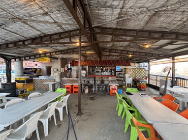 17時～スタートで学業との両立も◎
シフトも柔軟に対応します！
バイト先でキラキラ思い出作り
新しい出会いもあるかも♪*