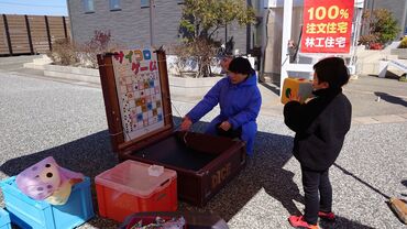 住宅展示場などで子ども向けイベント運営のお仕事！
事務所からみんなで岡崎などの三河エリアの現場へ向かいます♪