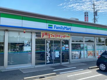 ファミリーマート東郷町和合店 『ガッツリ稼ぎたい』『家事の合間に働きたい』『Wワーク先を探してた』
→応募の理由はなんでもOKです◎
