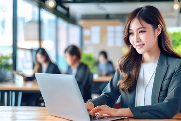 服装・髪色・髪型は自由!
ピアスやネイルもOKなので、自分の好きなスタイルで働けます!
仕事もプライベートも気分UP♪